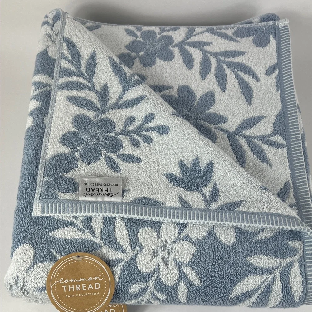 Common Thread Bath Towels Blue White Floral Plush 100% Cotton Set of 2 NEW